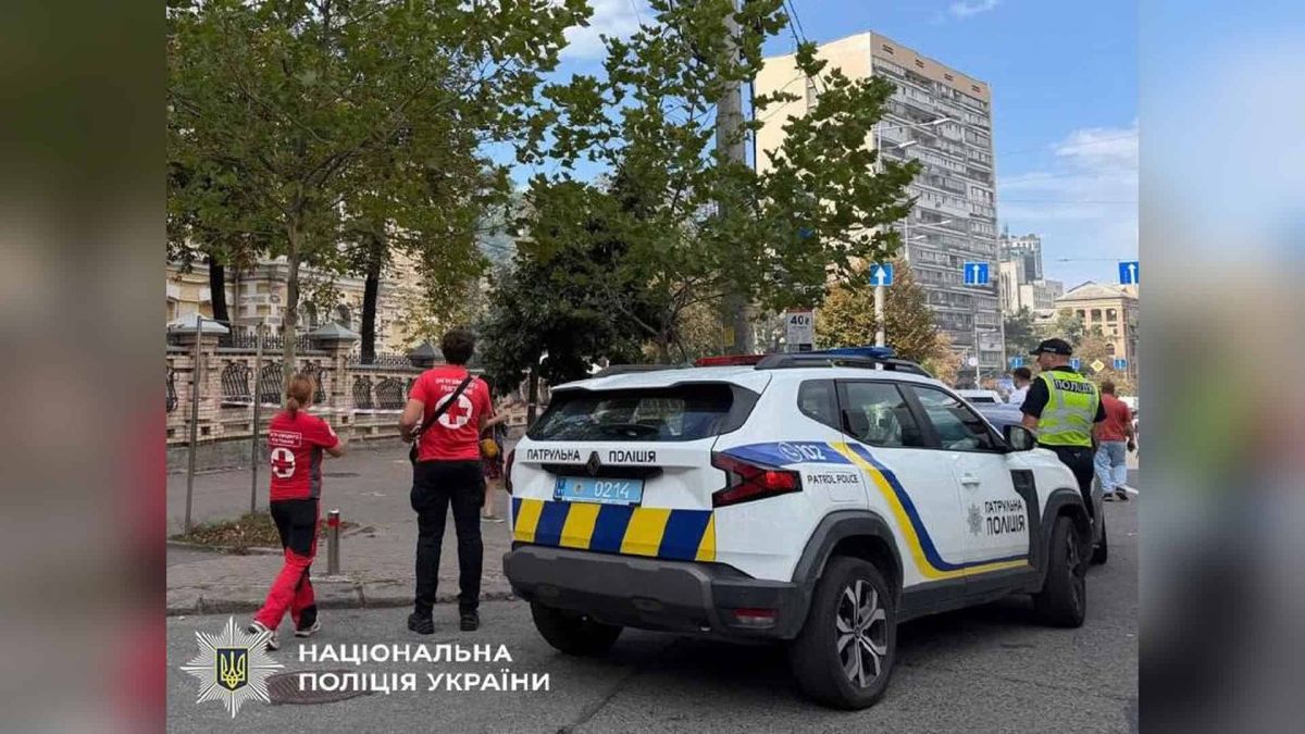 Поліція Києва працює на місці ліквідації наслідків атаки БпЛА у Голосіївському районі — троє постраждалих