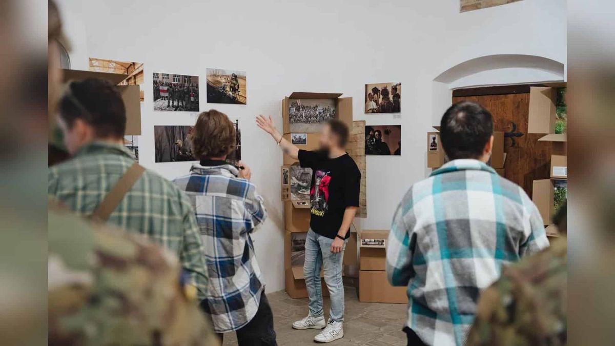 У Києво-Печерській лаврі нагородили бійців Полку Калиновського та відкрили виставку про їхній бойовий шлях на Великій дзвіниці.