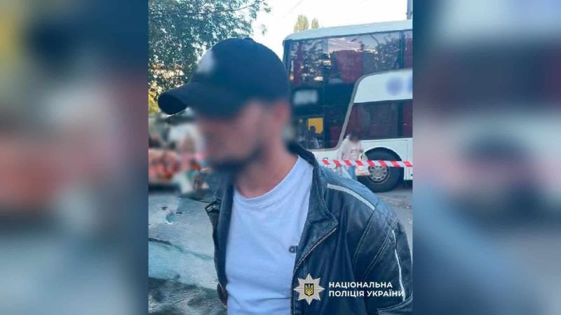 Поліцейські Шевченківського району Києва затримали 39-річного чоловіка з осколковою гранатою на автостанції