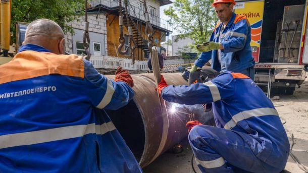 У Києві замінили аварійну тепломережу біля Севастопольської площі: 9 проривів за 4 роки