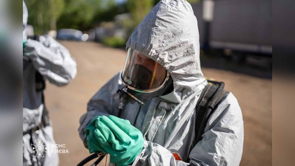 Бочку з мішметалом на вул. Вацлава Ґавела загасили роботом у Солом’янському р-ні Рятувальники ліквідують загоряння металевої бочки з мішметалом на вул. Вацлава Ґавела у Солом'янському р-ні Києва 15 вересня