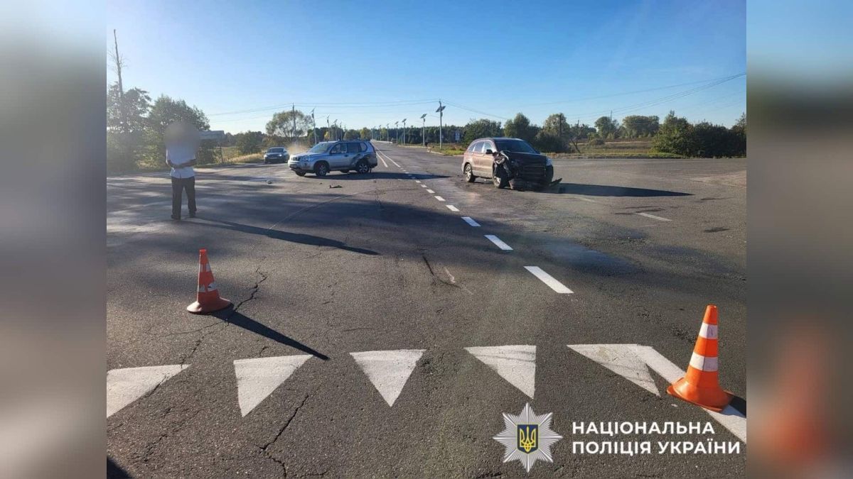 Зіткнення автомобілів Nissan і Honda на автодорозі Київ — Іванків — Овруч на Вишгородщині, постраждала пасажирка