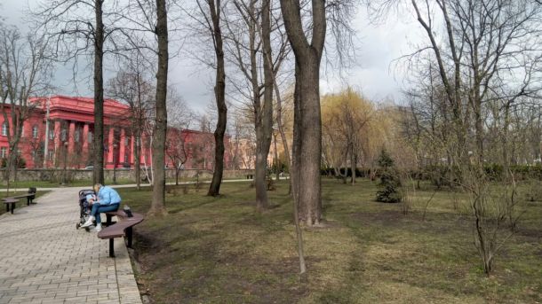 Зоопарк «XII Місяців» під Києвом святкує 10-річчя та відкриває сезон із шоу, жирафами та басейном