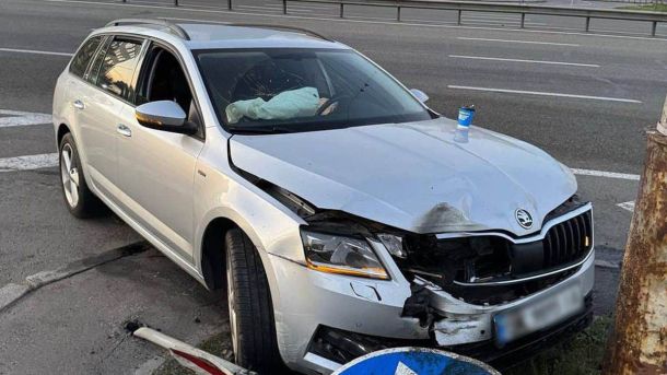 У Києві працівник автомийки викрав BMW клієнта та розбив його на Набережно-Луговій