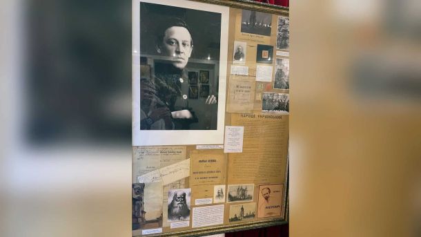 На Андріївському узвозі, 2-б,в відкрився виставковий проект «Спалахи історії» — масштабна експозиція, присвячена 35-річчю відродження Незалежності Укр