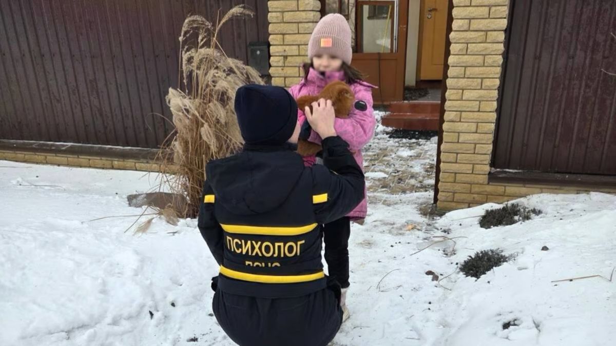 Фахівці надають соціальні консультації мешканцям Києва по телефонній лінії Київ поруч