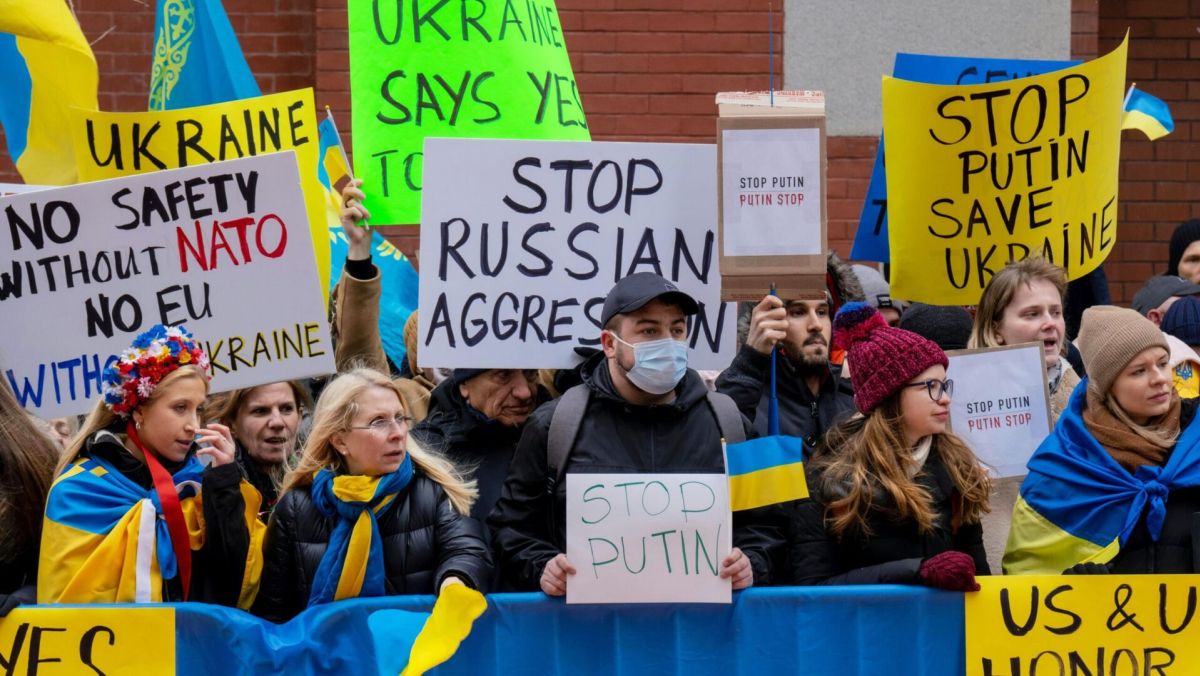 Акція з вимогою до Росії припинити війну проти України. Нью-Йорк, США