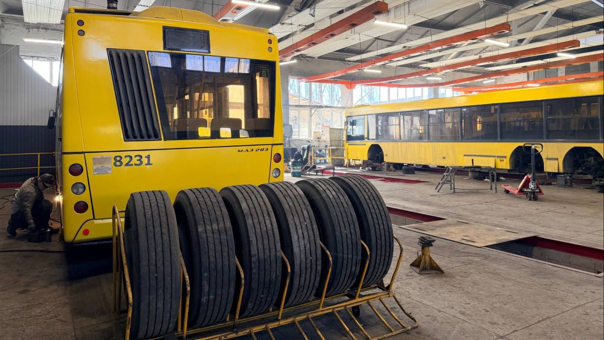 «Київпастранс» щомісяця проводить ТО до 75 автобусів на власній базі Фахівці «Київпастрансу» проводять планове технічне обслуговування автобусів на власній виробничій базі підприємства