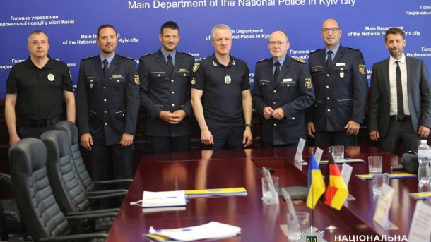 Пожежа на вулиці Лілії Лобанової у Голосіївському районі охопила 800 кв. м Зустріч делегації Федеральної поліції Німеччини з керівництвом поліції Києва для обговорення роботи в умовах війни