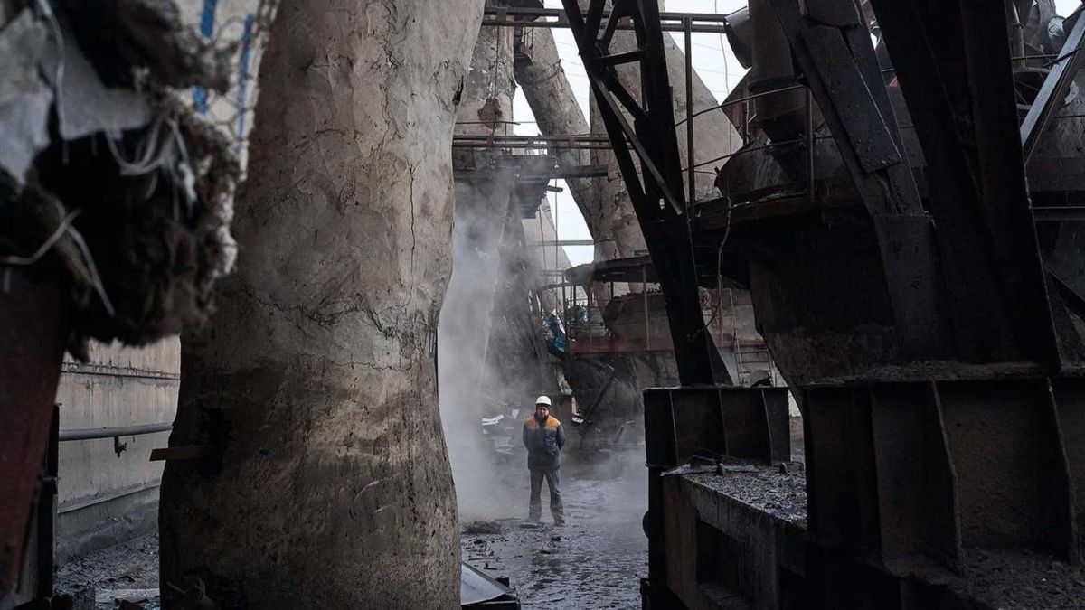 Знищений російським ударом один із енергетичних об'єктів