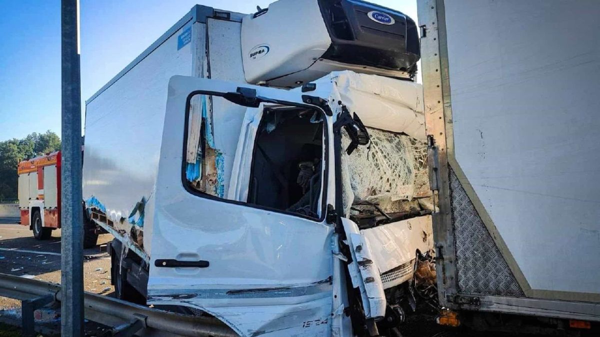 ДТП на Фастівщині: зіткнулися три вантажівки, деблокували водія