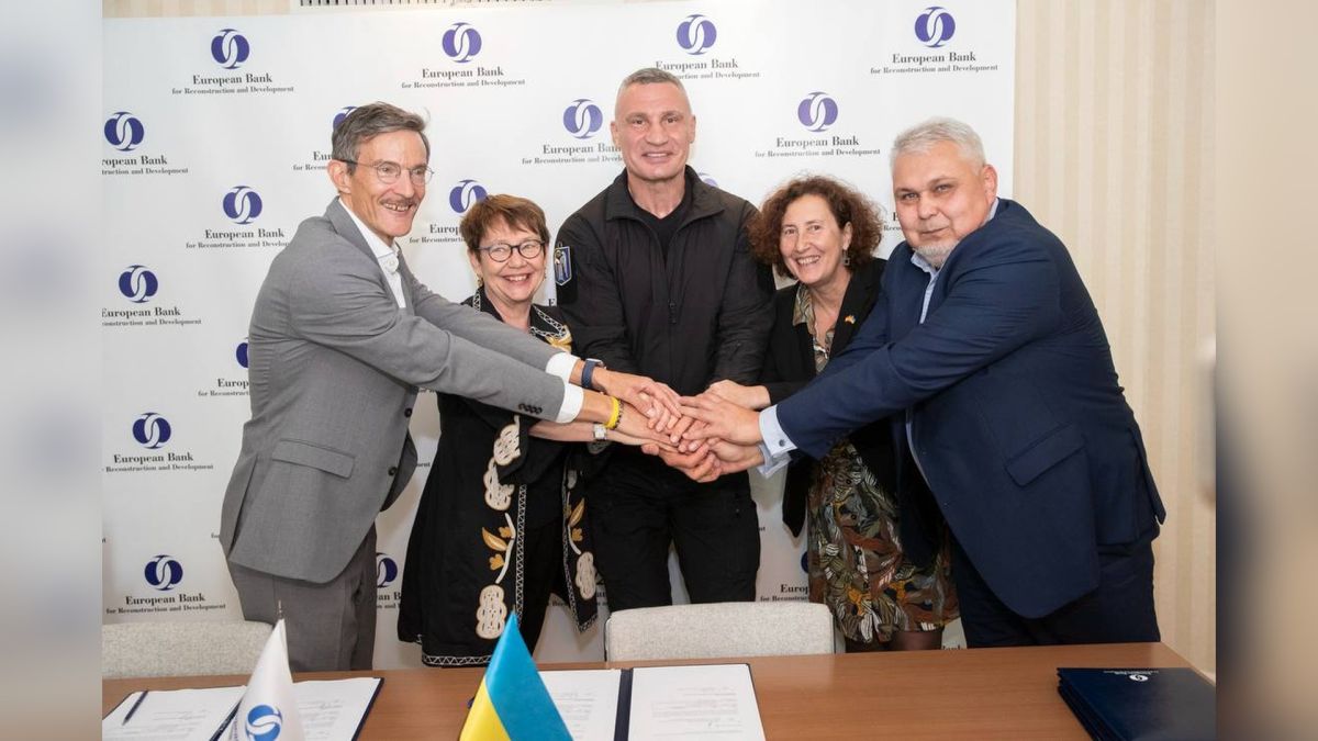 Київ підписав з ЄБРР кредит на 150 млн євро для оновлення метро Підписання кредитного договору між Києвом та ЄБРР на 150 млн євро для оновлення рухомого складу метрополітену