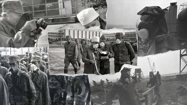 Чорно-біле архівне фото ліквідаторів аварії на ЧАЕС у захисних масках та костюмах під час робіт на станції, 1986 рік