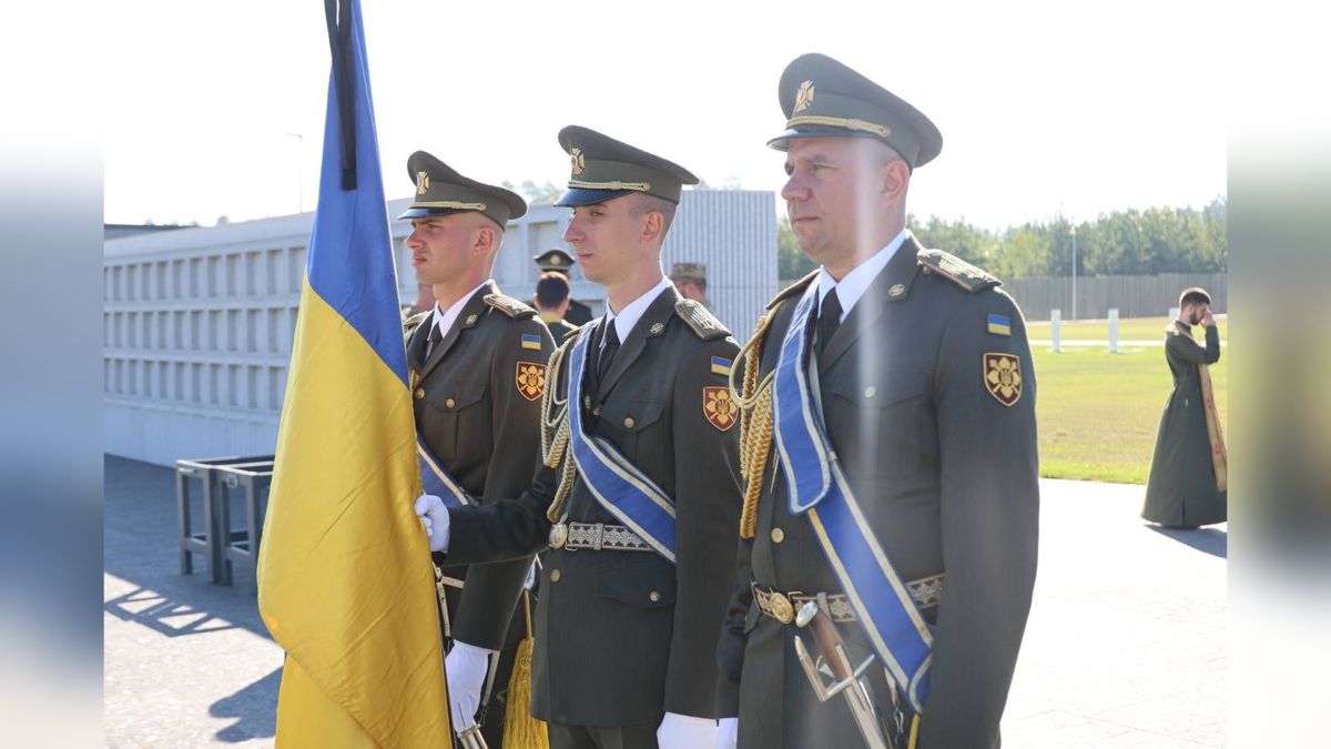 Церемонія поховання трьох невідомих українських воїнів на Національному військовому меморіальному кладовищі 29 серпня 2026 року