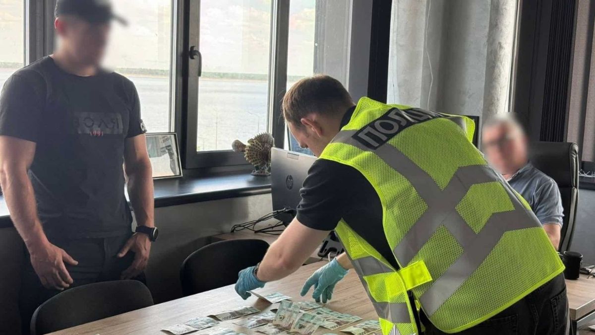 Керівник держпідприємства на Вишгородщині вимагав хабар від підлеглих Поліція Вишгородщини викрила 62-річного керівника держпідприємства, який вимагав хабар від підлеглих під загрозою звільнення