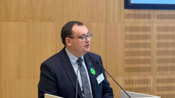 Мовознавець Павло Левчук виступає на конференції з питань викладання української мови у Польщі