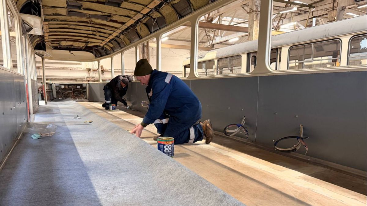 Технічний ремонт трамвайного вагона у депо «Київпастрансу» — демонтаж вузлів та агрегатів