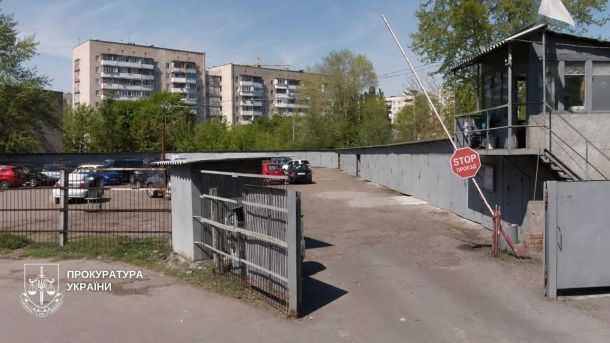 Німецька поліція відвідала Київ і обговорила роботу поліції під час війни Огороджена комунальна ділянка на проспекті Свободи у Подільському районі Києва, де без дозволів влаштували паркувальний майданчик вартістю 24,1 млн грн