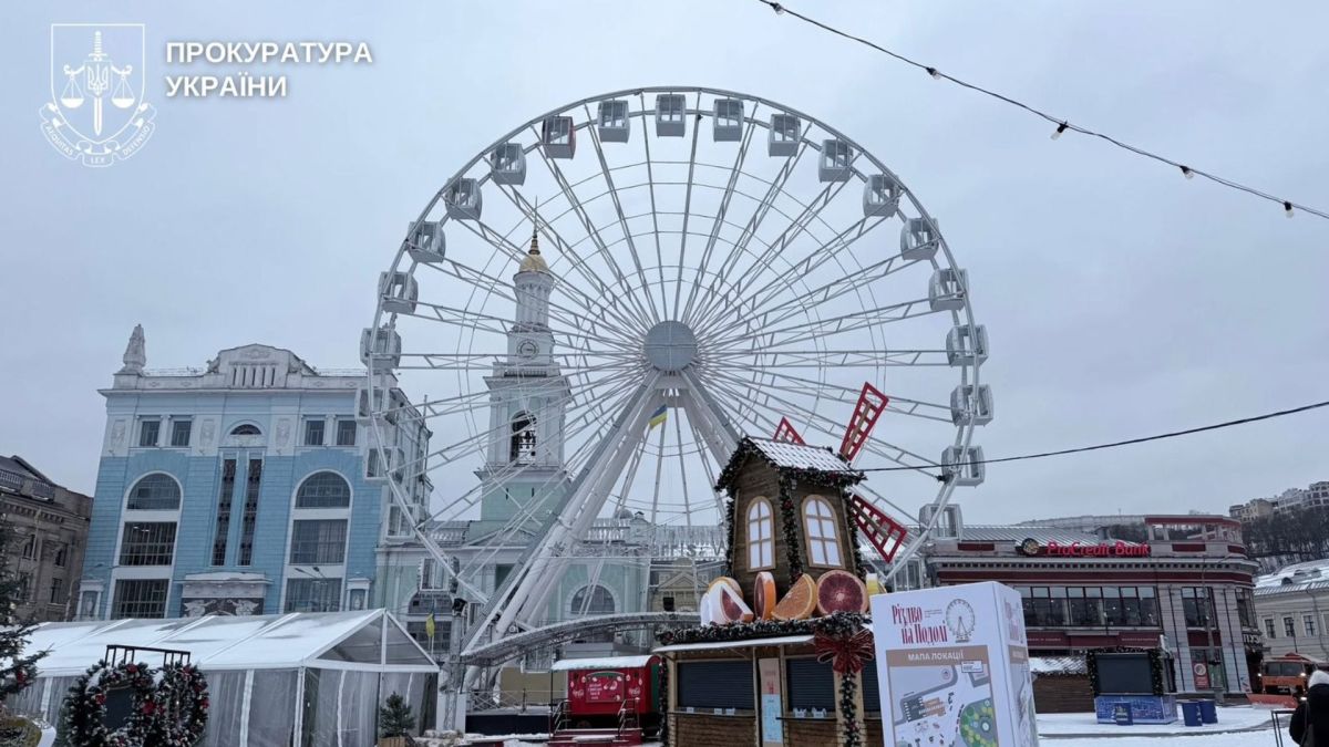 Оглядове колесо на Контрактовій площі в Києві — атракціон, який простояв понад вісім років без дозволу