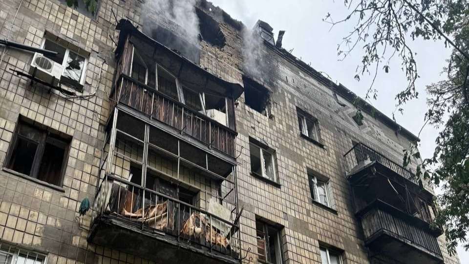 У Шевченківському районі від атаки РФ у власній квартирі згоріли мати й син