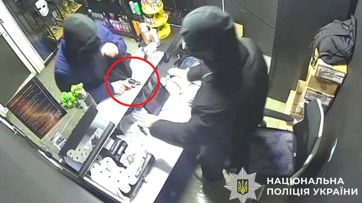 Стопкадр із відео інсценування пограбування