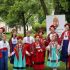 Діти у вишиванках і народних строях виступають на церемонії закладення Алеї київських князівен у Національному заповіднику «Софія Київська» на тлі банера Посольства Угорщини