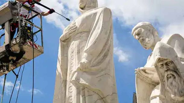 У Києві стартували Тижні благоустрою історичних пам'яток: ілюстративне зображення консервації монументу Ольги на Михайлівській площі