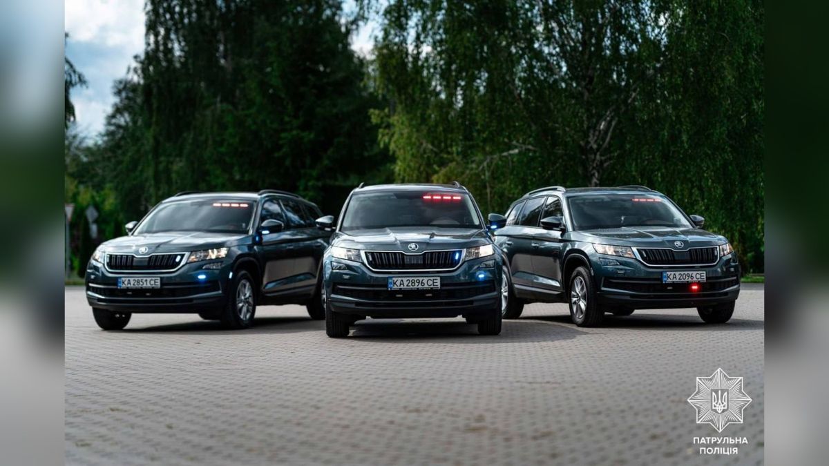 «Фантомні патрулі» повертаються на дороги Києва та Київщини Спецавтомобіль «фантомного патруля» на дорозі в Києві — автоматична фіксація перевищення швидкості в обох напрямках