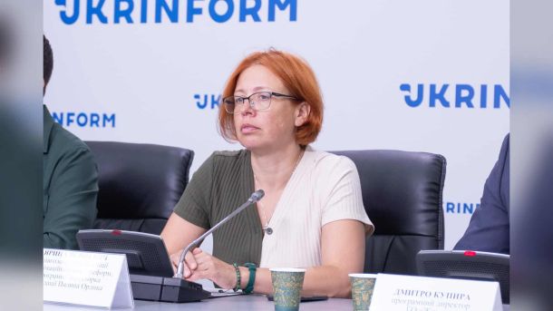 Ярина Ясиневич закликала Раду захистити дітей від нікотинових снюсів і стіків Ярина Ясиневич виступає на пресконференції про регулювання нікотинових виробів в Укрінформі 8 вересня