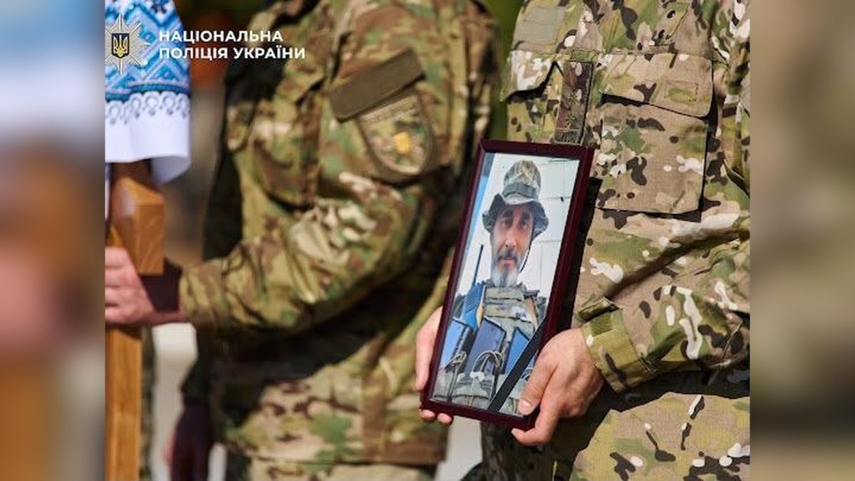На Київщині попрощалися з поліцейським, загиблим на Краматорському напрямку Прощання з поліцейським Андрієм Зубенком на Київщині — він загинув на Краматорському напрямку 22 вересня