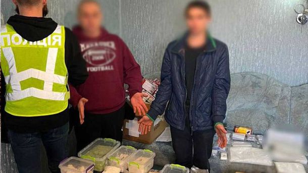 Чотирилапі поліцейські та їхні напарники влаштували шоу для дітей у літньому таборі Чотирилапі поліцейські та їхні напарники влаштували шоу для дітей у літньому таборі