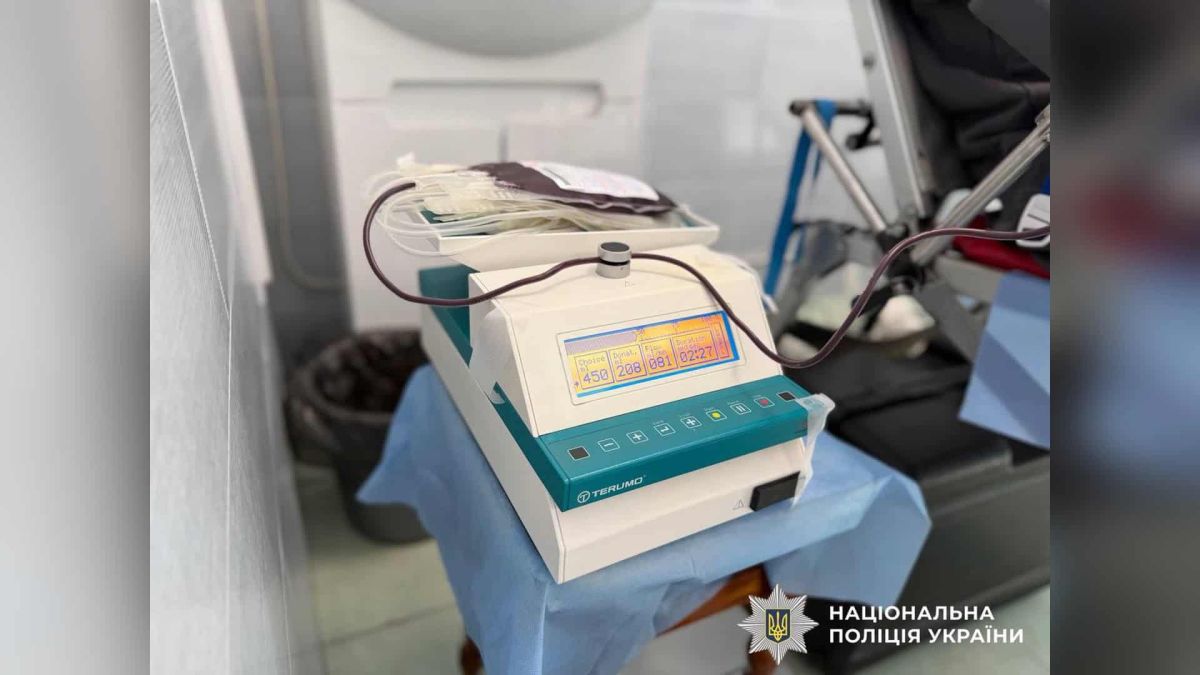 Поліцейські Вишгорода здали кров для захисників і цивільних Поліцейські Вишгородського РУП здають кров під час донорської акції у Вишгороді на Київщині