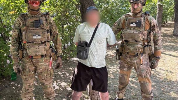 За тиждень Київ атакували двічі: 22 загиблих, 90 поранених Поліцейські Київщини розслідують постачання наркотиків у виправну колонію через замасковані поштові посилки з цукерками
