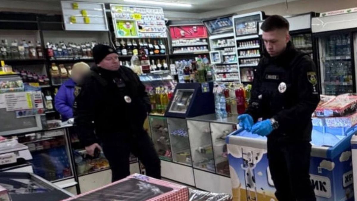 Поліцейські Київщини на місці стрілянини у магазині Борисполя, чоловіку повідомлено підозру