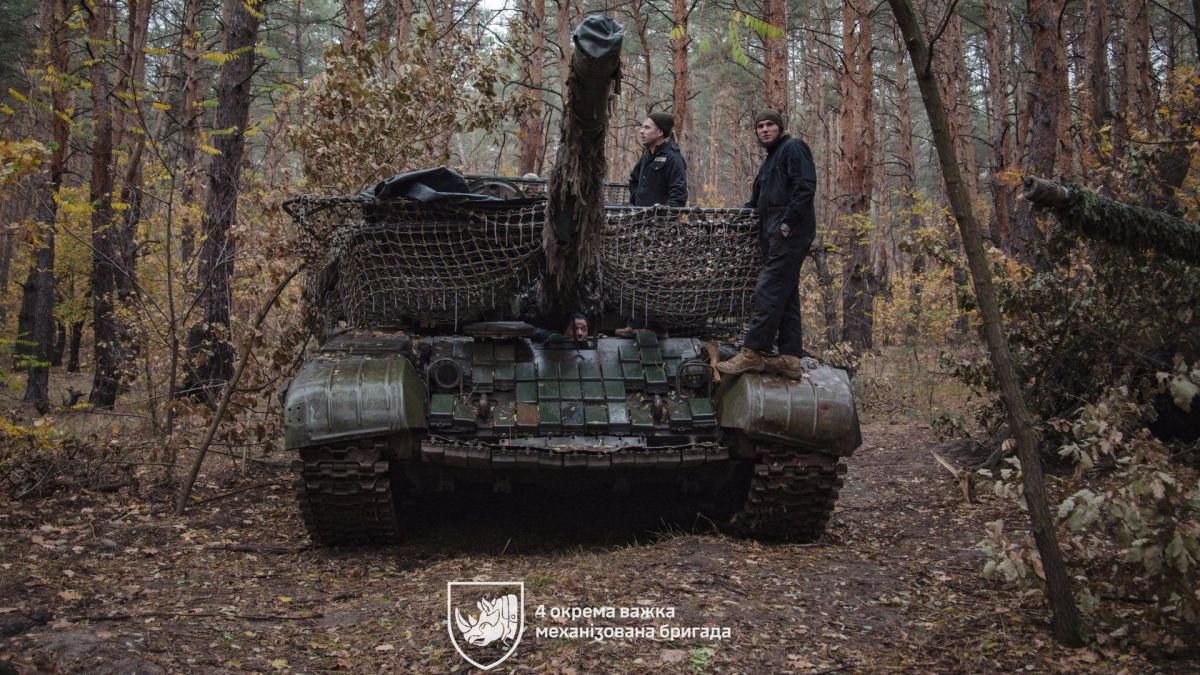 Покровський напрямок під ударом: 73 атаки за добу, втрати Росії — 970 військових Танк ЗСУ і бійці на ньому
