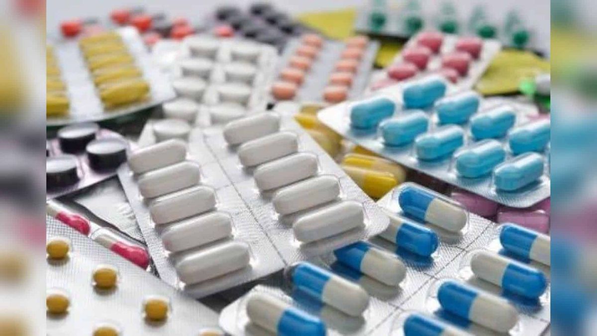 Таблетки й капсули в блістерах — ілюстрація до запуску системи обліку ліків Estock у комунальних лікарнях Києва