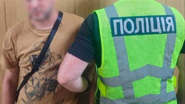 У Святошинському районі пес Найт за 40 хвилин знайшов зниклу 7-річну дівчинку Поліцейські Оболонського району Києва затримують 35-річного чоловіка після пострілу з пневматичного пістолета в охоронця супермаркету на вулиці Північ