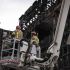 Головні новини Києва | Kyiv.News Рятувальники ДСНС на підйомнику розбирають пошкоджені конструкції фасаду торговельного центру в Шевченківському районі Києва після атаки 24 травня 2026 року