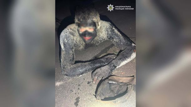Озеро Небреж в Осокорках: кишкова паличка перевищує норму у сотні разів Патрульні поліцейські Києва затримали 26-річного киянина, який маскувався смолою з бочки перед пограбуванням крамниці