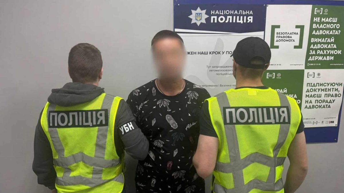 Переяслав: двох збувачів метадону і канабісу затримала поліція Поліцейські УБН затримують збувача наркотиків у Переяславі Київської області