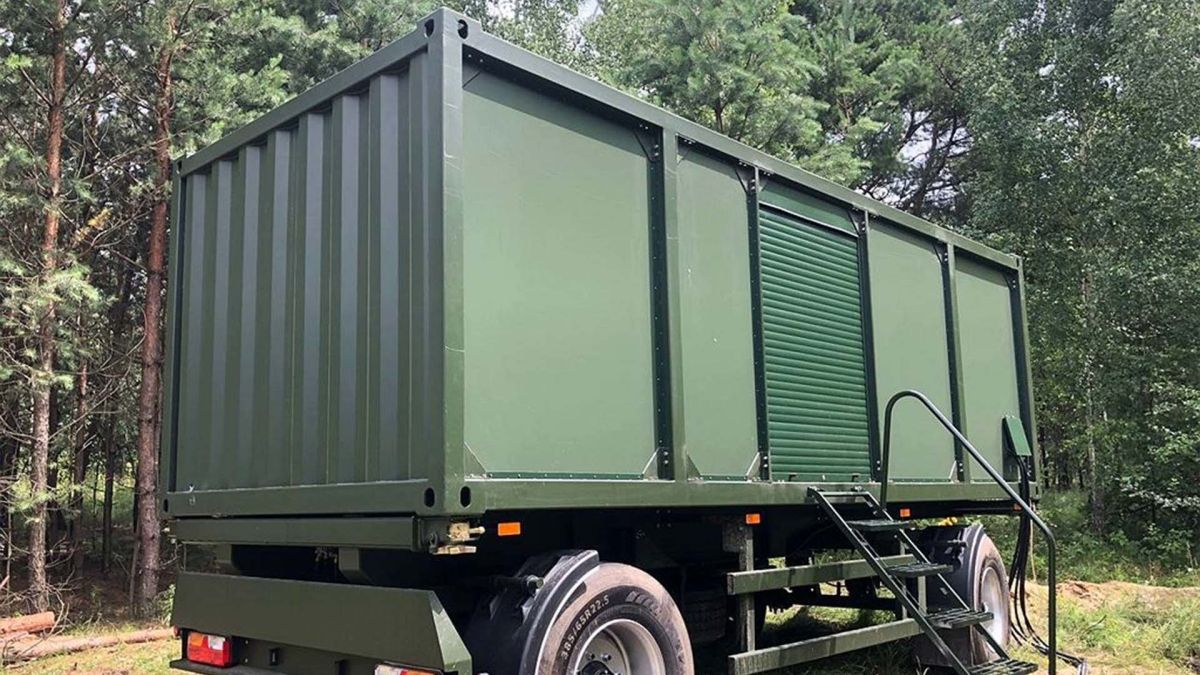 Велики автомобільний прицеп зеленого кольору