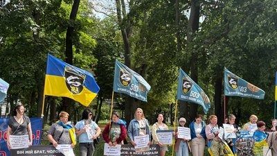 «Виставка сімох» у Музеї діаспори: українські митці досліджують ідентичність, екологію та емоції сучасності