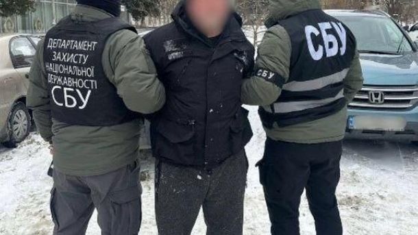 У Києві викрили мережу підпільних казино: підозру оголосили ще 24 учасникам Співробітники СБУ Департаменту захисту національної державності затримують торговця зброєю, який ховав арсенал у київській лікарні