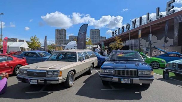 Автомобілі на фестивалі Kyiv Car Fest