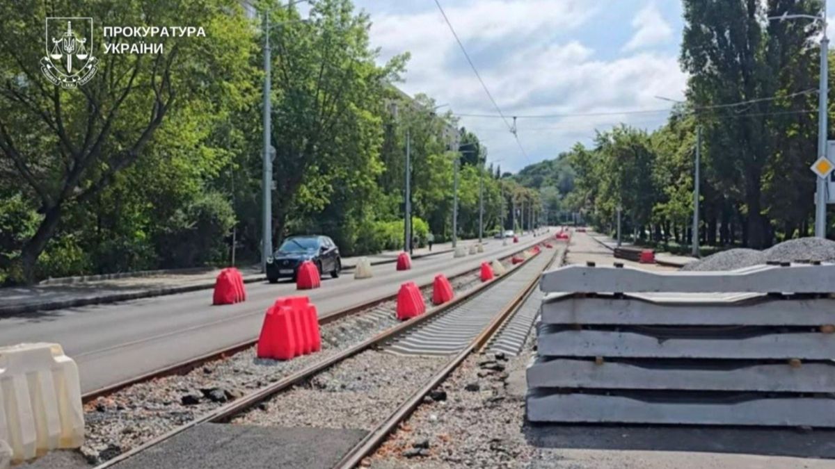 Ремонт вулиці Кирилівської у Подільському районі Києва, де посадовці ШЕУ розтратили 1,6 млн грн бюджетних коштів