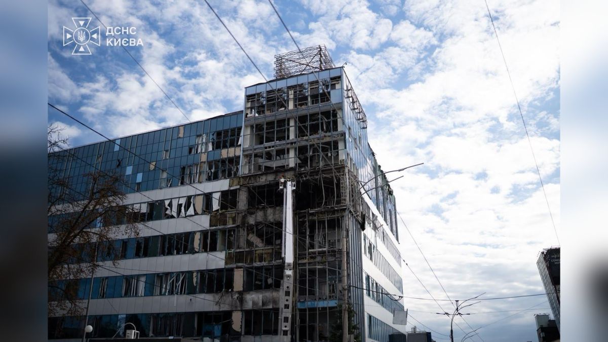 Удари по центрах даних у Києві порушили сервіси в Луцьку Пошкоджений дата-центр у Києві після російського удару, через що в Луцьку не працюють табло на зупинках транспорту
