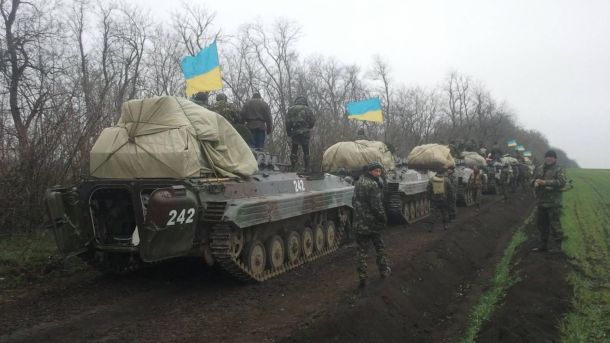 Розтрата 1,1 млн грн у парку «Фестивальний»: підозри посадовцям «Київзеленбуду» Колона бронетранспортерів ЗСУ з українськими прапорами рухається польовою дорогою