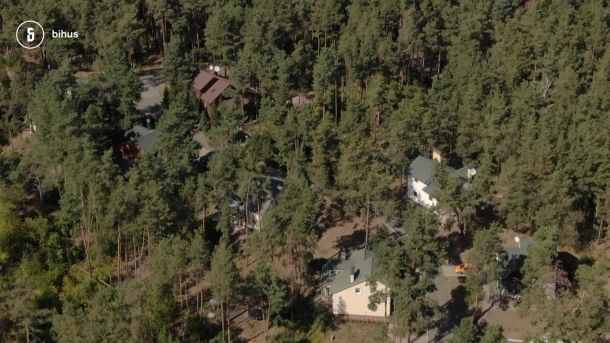 Матір експрокурора придбала будинок на базі митників у Конча-Заспі — Bihus.info