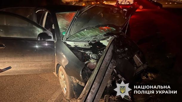 У Борисполі 17-річного юнака підозрюють у підпалі трьох причепів Місце ДТП в Обухові, де загинула 45-річна водійка Volkswagen після зіткнення з відбійником