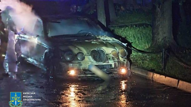 У Києві затримали двох паліїв: за гроші спалили 4 автівки у Шевченківському районі